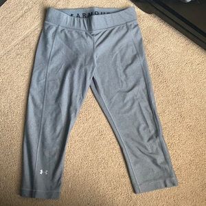 Women’s under armor compression Capri leggings